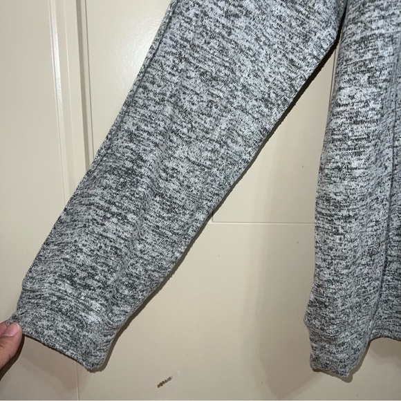 Athleta Gray Oversized Super Stretchy Jersey Knit Long Sleeve Shirt Size Small - Picture 3 of 6